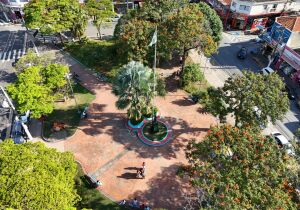 Projeto "Adote uma Praça" oficializa a adoção de cinco praças em Suzano