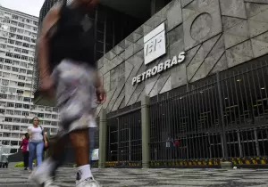 Petrobras diz que está entregando todo o combustível produzido