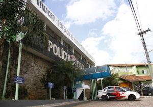 Jovem é esfaqueado e morto em frente de adega em Ferraz