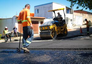 Cidades calculam déficit de asfalto e enfrentam desafio de pavimentar ruas