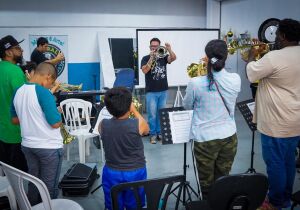 Aulas de música gratuitas no Centro de Arte e Cultura em Ferraz