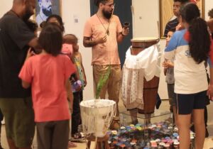 Artista visual com trajetória ligada à Secretaria de Cultura realiza exposição em Lisboa