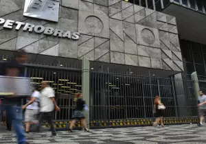 Petrobras destitui diretor de área que vendeu gás com 100% de ágio