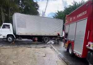 Motociclista morre atingido por um caminhão em Itaquá