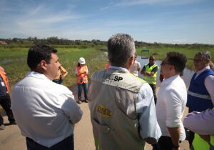 Prefeito vistoria estrada da Duchen com representantes do Estado e reforça pedido por alteamento