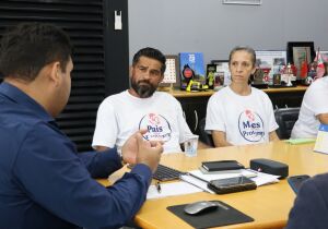 Prefeito recebe grupo de pais de alunos de escola do Boa Vista