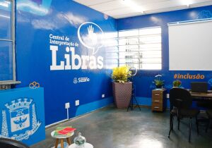 No Dia da Libras, Suzano comemora 1,8 mil atendimentos para deficientes auditivos em três anos