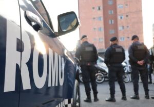 'Operação Cavalo de Aço' apreende três veículos e detém duas pessoas em ação integrada