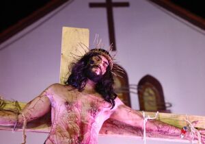 Paixão de Cristo reúne centenas de fiéis em Ferraz