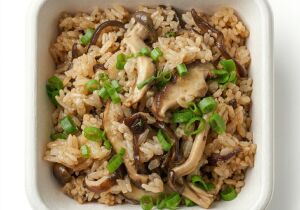 Novos pratos: conheça o risoto japonês com cogumelos e a salada de mifun no Akimatsuri
