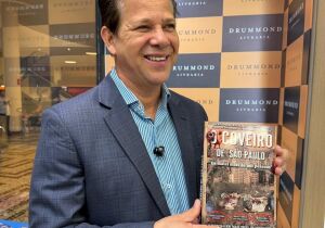 Acir Filló lança mais um livro: 'O coveiro de São Paulo'