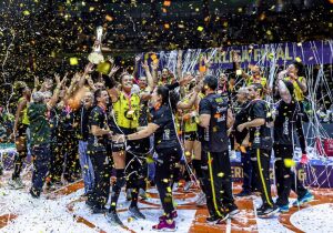 Praia Clube bate Minas e fatura título da Superliga Feminina de vôlei
