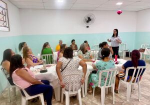 Assistência Social reforça protagonismo da mulher durante encontro em serviço de convivência