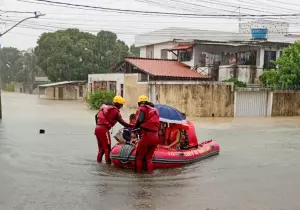 Tempestades em PE deixam quatro mortos e mais de mil desalojados
