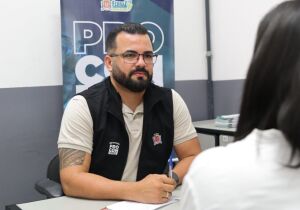 Procon de Ferraz questiona Panini sobre repetição de figurinhas no álbum da Copa 2026