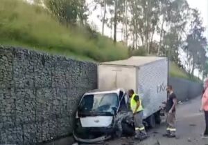 Uma pessoa morre e outra fica ferida em acidente na Ayrton Senna