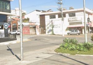 Idoso é atropelado após colisão entre carro e ônibus em Mogi