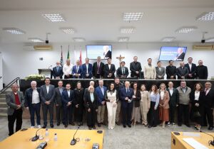 Presidente da Sicredi Progresso PR/SP recebe Medalha da Câmara 