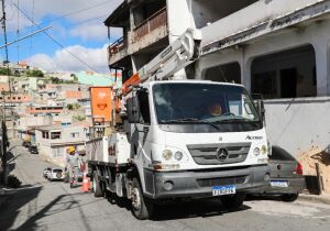 Serviços Urbanos reforçam iluminação pública e realizam operação tapa-buraco em Ferraz