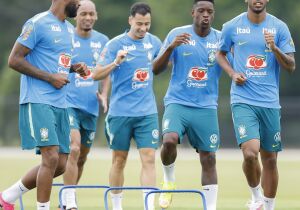 Com dúvida na direita, Brasil encerra preparação para encarar Escócia