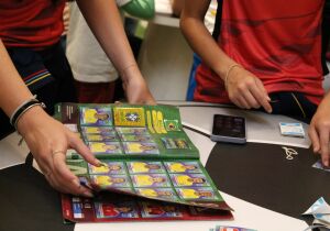 Álbum de figurinhas: febre no Brasil desde 1950, colecionar une gerações