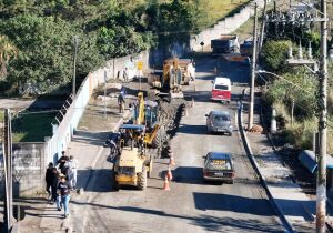 Serviços na rua Guilherme Garijo avançam com troca de solo e reforma de guias e sarjetas