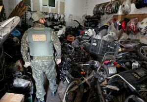 Operação da Polícia Civil e GCM localiza galpões com dezenas de motocicletas e peças irregulares