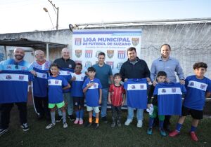 Secretaria de Esportes entrega uniformes a mais de 2 mil alunos e fortalece atividades em Suzano