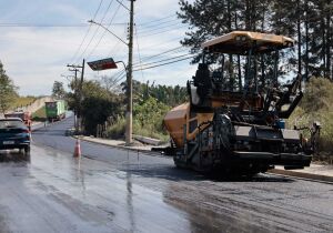 Obras na rua Guilherme Garijo avançam com aplicação de asfalto em cerca de um quilômetro