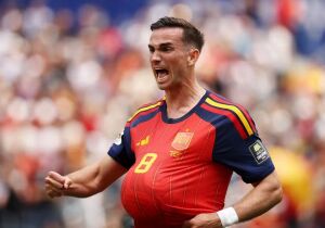 Espanha marca no fim, tira Bélgica e enfrenta França na semi