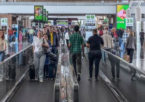 Setor de serviços fica estável em junho e sobe 2% no 1&ordm; semestre