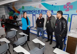 Primeira-dama acompanha início de capacitações em carreta no Largo da Feira