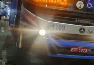 Adolescente sem CNH dirige carro e colide contra ônibus em Suzano