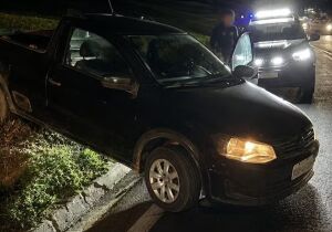 Homem furta picape, bate durante fuga da polícia e é preso em Santa Isabel