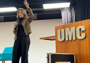 Ana Beatriz Barbosa aborda felicidade e saúde mental em palestra para colaboradores da UMC