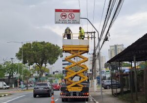 Restrição de caminhões busca melhorar trânsito entre Cezar de Souza e o Centro e no Habibs