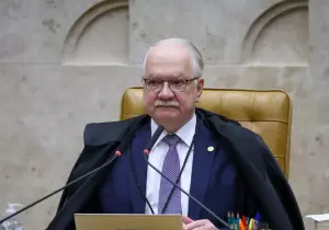Fachin suspende decisões de Mendonça e Dino sobre diretor da PF