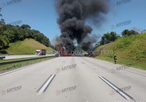 Colisão deixa três feridos e causa incêndio no Rodoanel