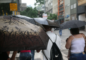 Defesa Civil alerta para chuva forte entre quarta (9) e quinta-feira (10) na região
