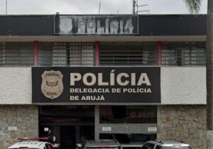 Ciclista morre após colidir com ônibus em Arujá