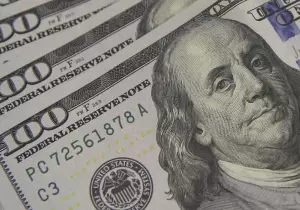 Dólar cai a R$ 5,08 e atinge menor valor em um mês