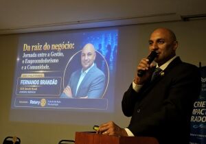 Empresário suzanense Fernando Brandão palestra sobre crescimento empresarial no bairro da Liberdade