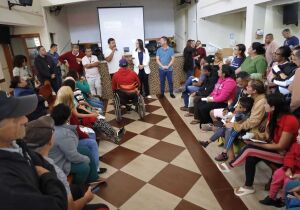 Prefeitura apresenta processo de regularização fundiária no Miguel Badra em reunião com moradores