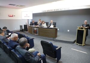 Câmara aprova Moção de repúdio contra ex-dirigente de Ensino por apologia a regimes totalitários