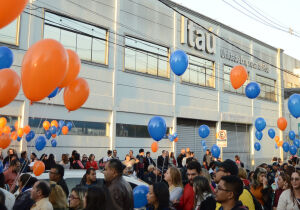 Poaenses realizam ato por permanência da sede do Itaú