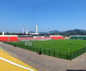 Futebol Solidário reúne ex-jogadores no estádio Mangueirão