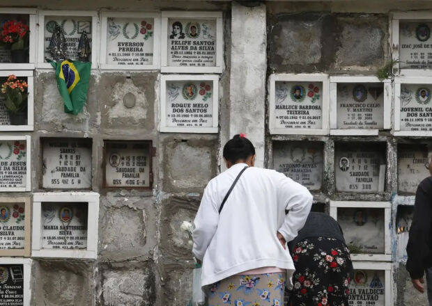 Dino determina a cemitérios cobrarem valores anteriores à privatização
