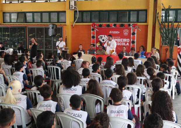 Projeto 'Bombeiro na Escola' forma 210 alunos da rede municipal de ensino