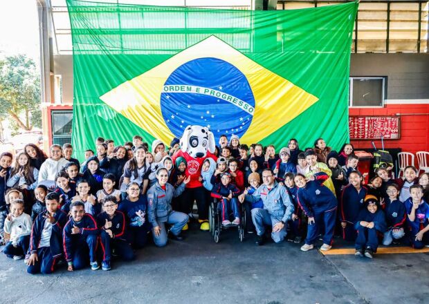 Cerimônia marca formatura de 187 alunos no programa 'Bombeiro na Escola'