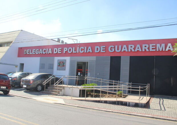 Homem é preso após agredir companheira e arremessar celular na rua em Guararema